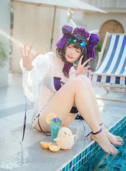 红鞋男子