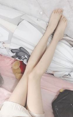 泥巴色的纯白
